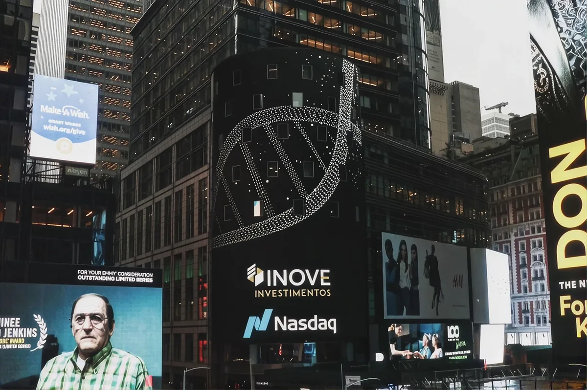 Aperto de mãos simbolizando a fusão entre as empresas Inove e Nauta no mercado financeiro.