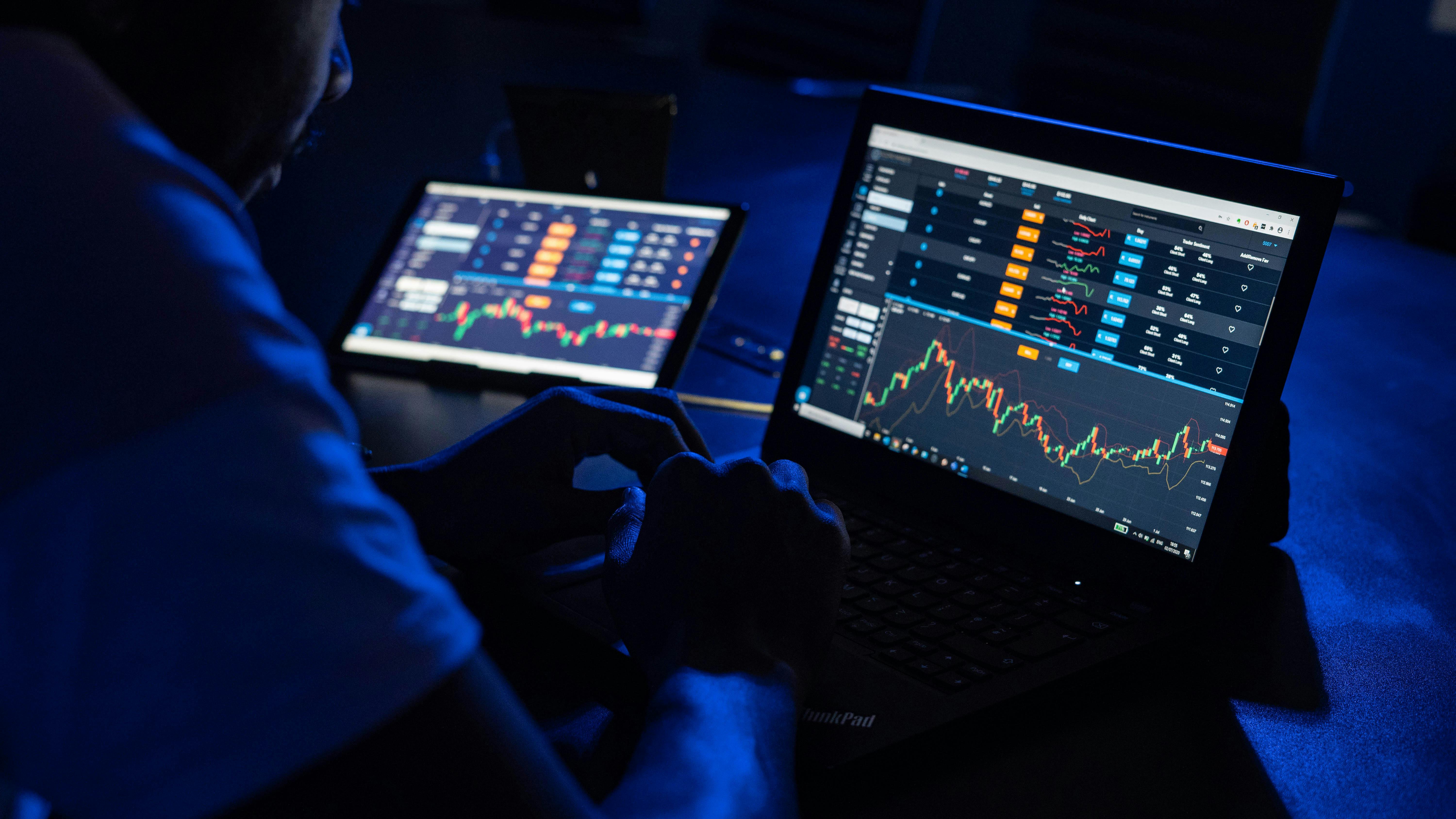 Quais as vantagens e desvantagens dos três principais métodos de valuation utilizados pelos escritórios de investimentos