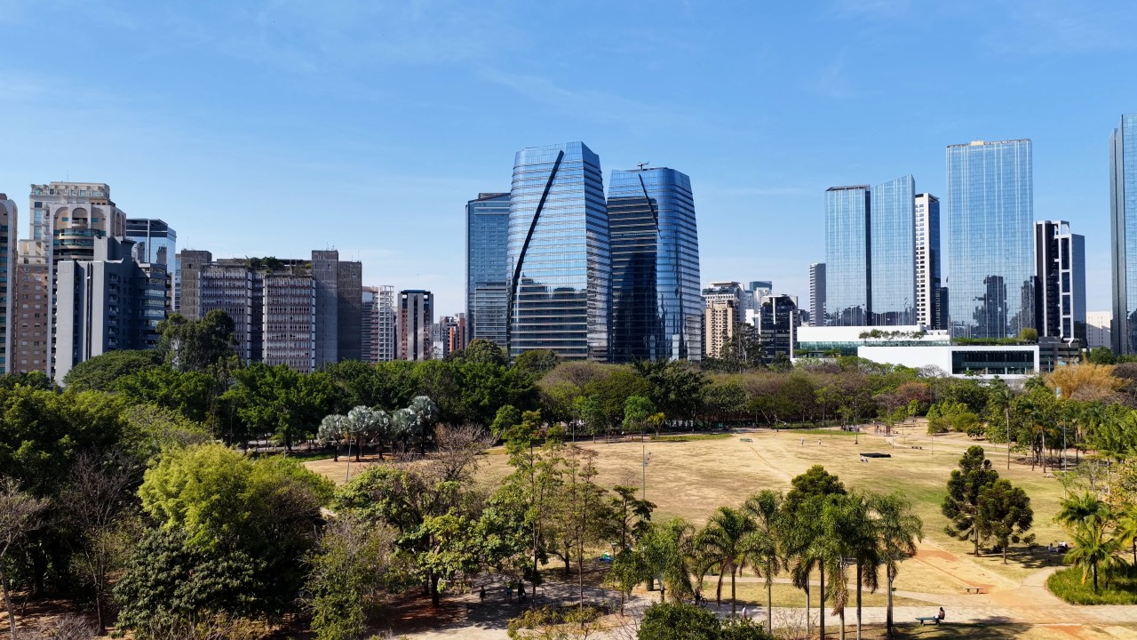 Mercado de capitais fecha 2025 com R$ 50,75 trilhões e alta de 3.4% no número de participantes. Consultoria é destaque com crescimento de 27,3%
