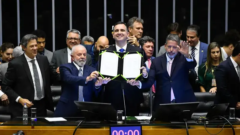 Fee fixo e/ou Comissão: A Reforma Tributária está mudando a forma de cobrar e precificar os serviços por assessorias e consultorias de investimentos